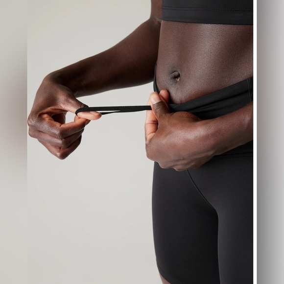 Athleta Ultimate Stash II Biker Shorts 9in High Rise Black Size XXS Workout New - Picture 5 of 14